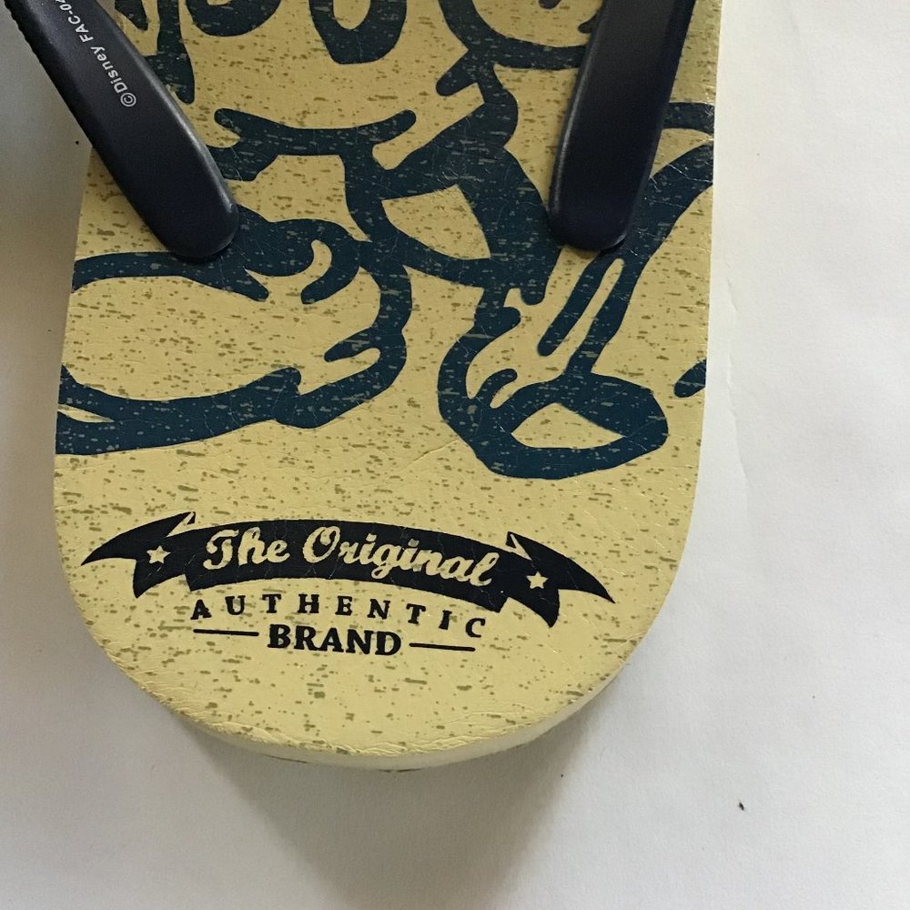 Mickey Mouse men's flip flops size 8-9 - Picture 3 of 6